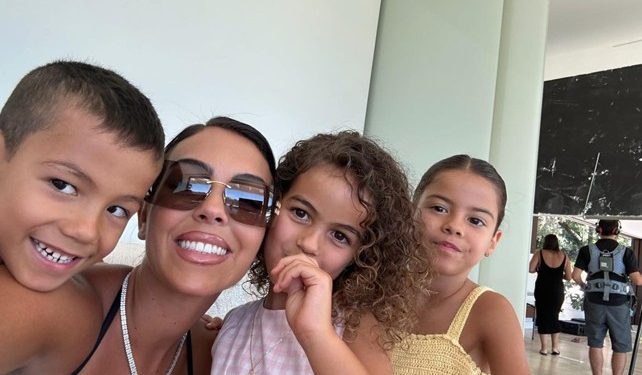 As férias intermináveis e luxuosas de Georgina Rodríguez e Cristiano Ronaldo