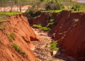 Ravinas no Huambo
