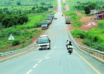 Construção de autoestradas e pontes