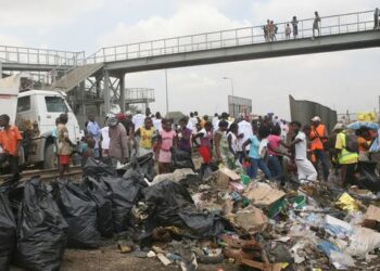 Limpeza e saneamento em Angola