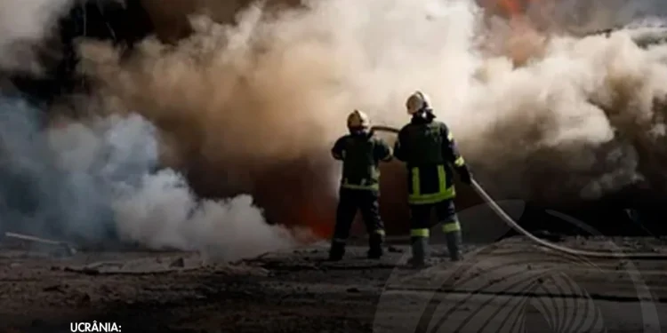 Ataques russos às instalações de energia deixam um milhão de pessoas às escuras