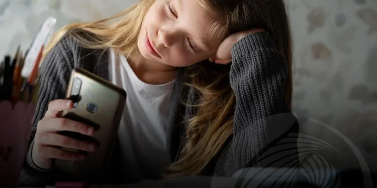 Austrália aprova lei que proíbe redes sociais a menores de 16 anos