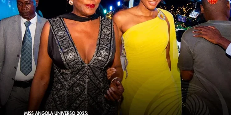 Dra. Ana Paula dos Santos marca presença no glamoroso evento.