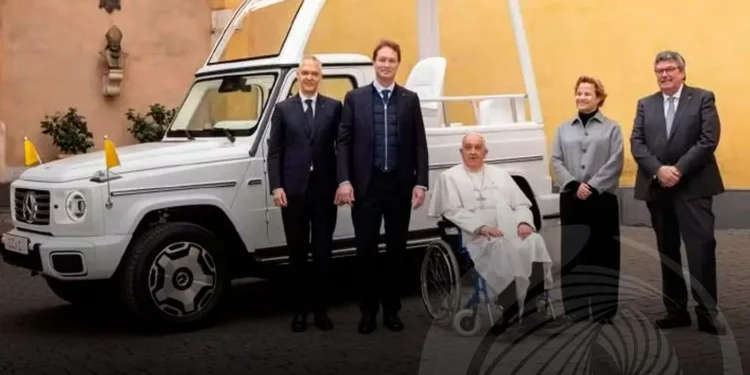 Papa Francisco recebe primeiro papamóvel totalmente eléctrico