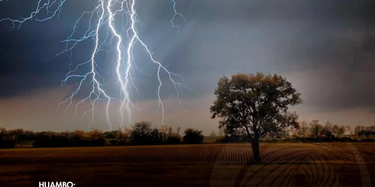 Mãe e filha morrem vítimas de uma descarga eléctrica causada por um raio no Longonjo.