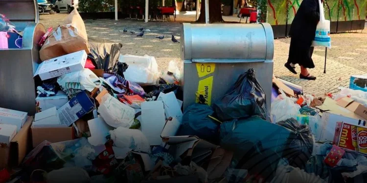 Greve dos trabalhadores da recolha do lixo instaura o caos em Lisboa