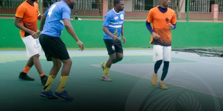 Funcionários da TV ZIMBO confraternizam em jogo amistoso