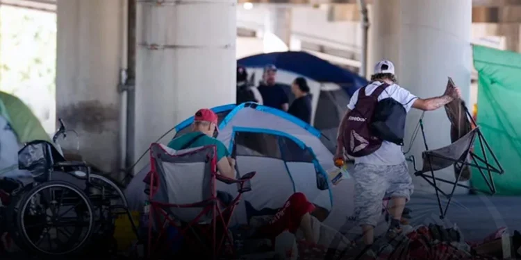 Números de sem-abrigos crescem nos EUA devido ao custo da habitação