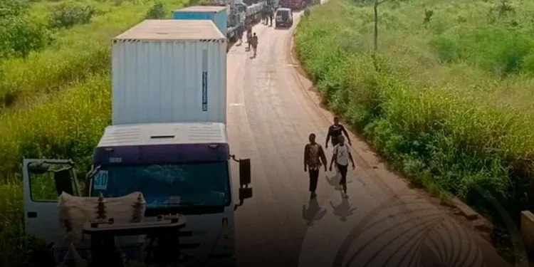 Onze camiões de combustível impedidos de seguir para a RDC