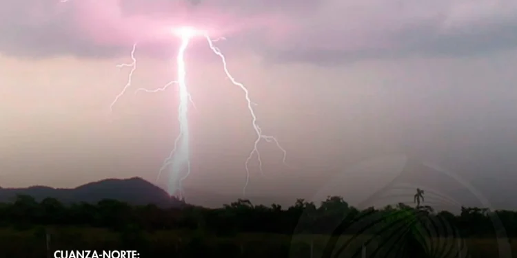 Raio atinge mortalmente um cidadão e deixa outro em estado crítico em Ambaca