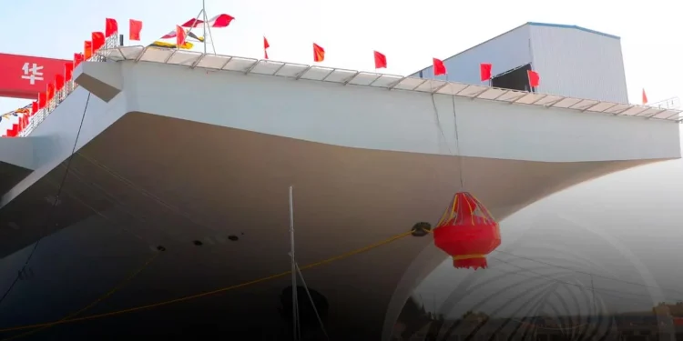 China apresenta novo navio anfíbio de guerra