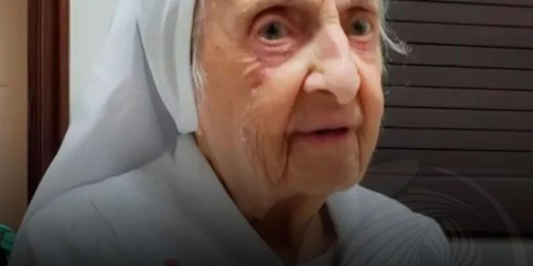 Freira brasileira apreciadora de futebol torna-se a pessoa mais velha do mundo