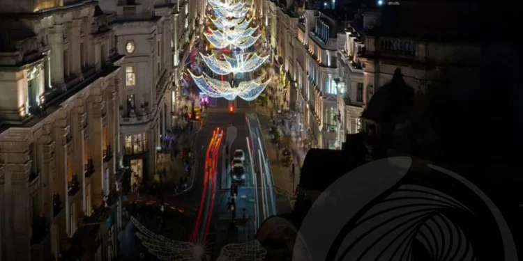 Ruas no centro de Londres evacuadas devido a explosões controladas após alerta de veículo suspeito