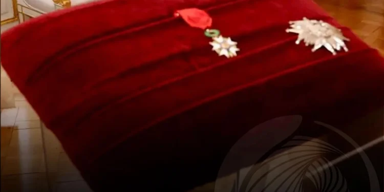 João Lourenço recebe a mais alta condecoração honorífica de França