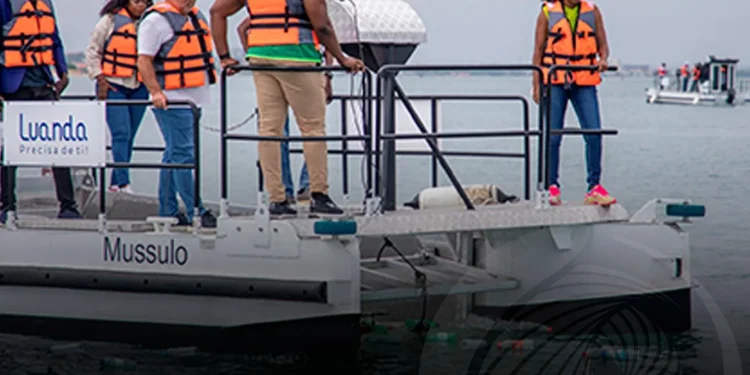 ELISAL ganha novas embarcações para a limpeza da orla marítima