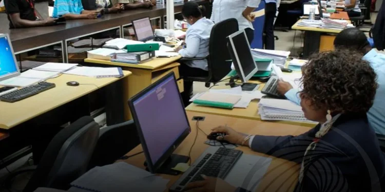 MAPTSS anuncia acréscimo de uma hora e meia de trabalho na Função Pública