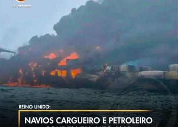 Navios cargueiro e petroleiro colidem em alto-mar