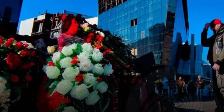 Rússia inaugura memorial em homenagem às vítimas de atentado em sala de concertos