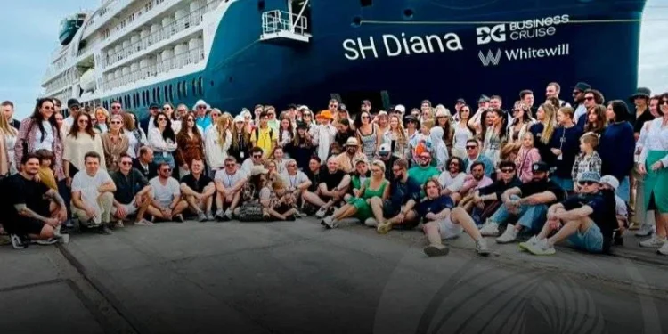 Cruzeiro “SH Diana” atraca no Namibe com 170 turistas russos