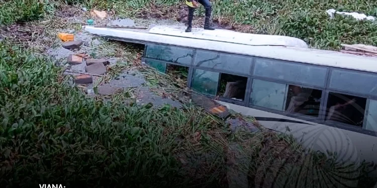 Acidente com despiste de autocarro na EN-230 causa uma morte e vinte feridos