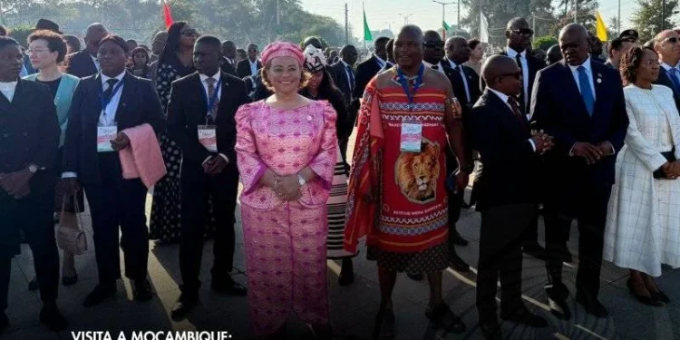 Presidente do Parlamento angolano rende homenagem aos heróis moçambicanos