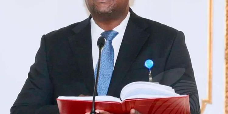 Presidente da República empossa novos embaixadores de Angola no Ghana e na África do Sul