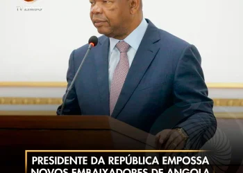 Presidente da República empossa novos embaixadores de Angola no Ghana e na África do Sul