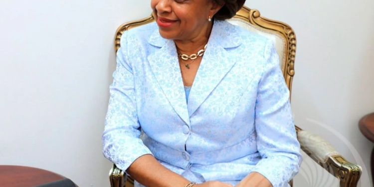 Secretária de Estado recebe Cartas Figuradas do novo embaixador da Ucrânia em Angola