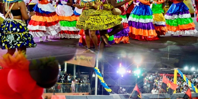 PR prestigia Carnaval dos 50 anos da Independência Nacional