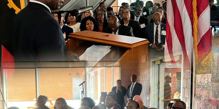 Ministro Téte António apresenta política externa de Angola na Universidade de Lincoln