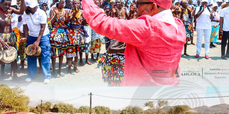Governador do Namibe entrega complexo habitacional para enfermeiros e professores