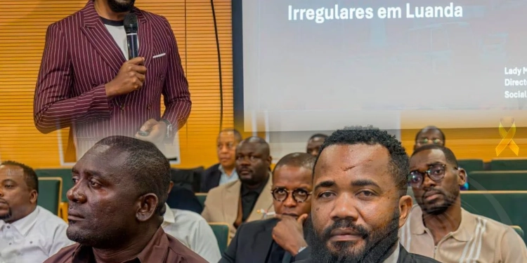 GPL realiza encontro sobre licenciamento e remoção de painéis publicitários irregulares