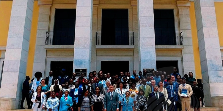 Formação contínua reforça capacitação de professores angolanos