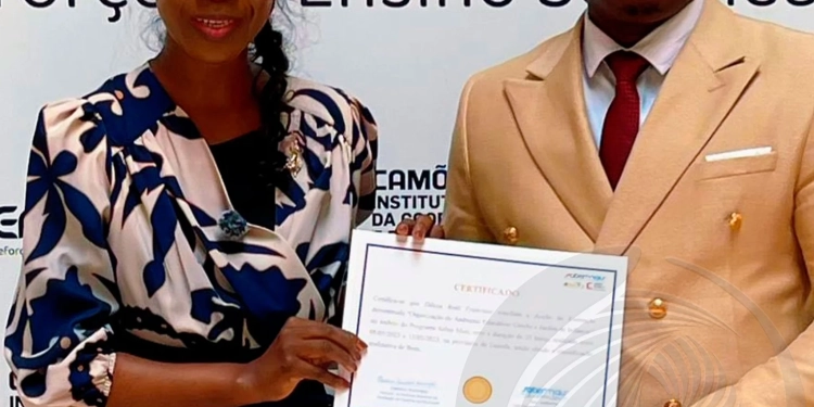 Formação contínua reforça capacitação de professores angolanos