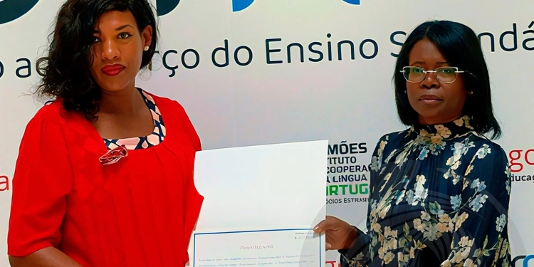 Formação contínua reforça capacitação de professores angolanos