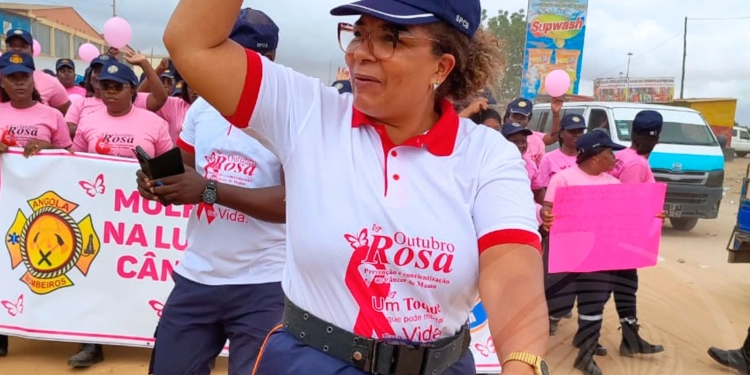 Mulheres bombeiras unidas na luta contra o cancro da mama