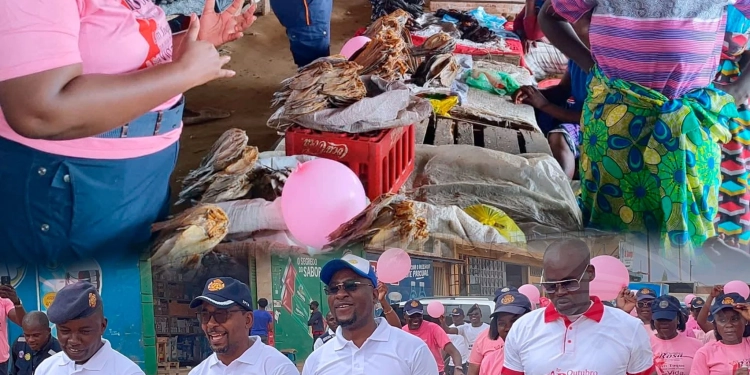 Mulheres bombeiras unidas na luta contra o cancro da mama