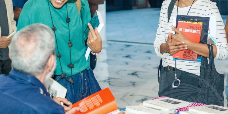 Júlio de Almeida lança autobiografia “Viver Até ao Fim”