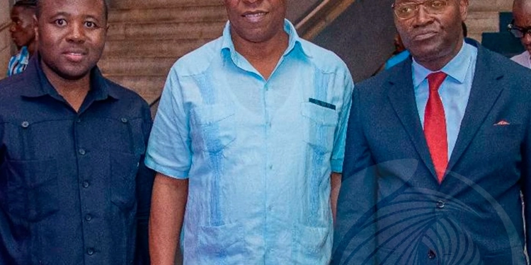 Jornalismo e fotografia unem-se na exposição “Angola Living Experience”