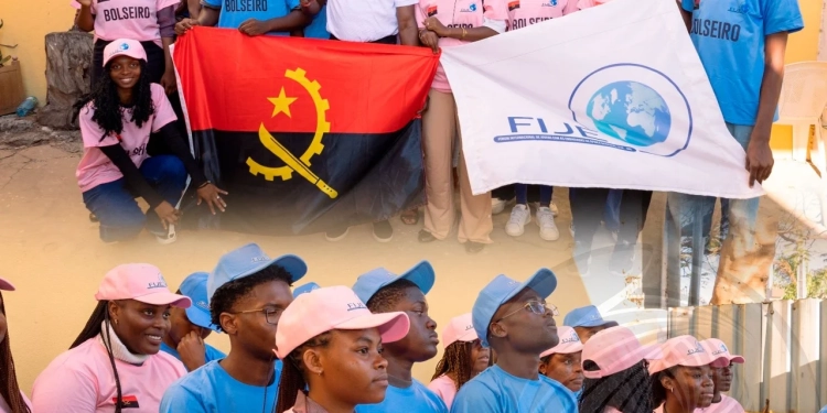 Mais um grupo de jovens bolseiros rumam para Portugal