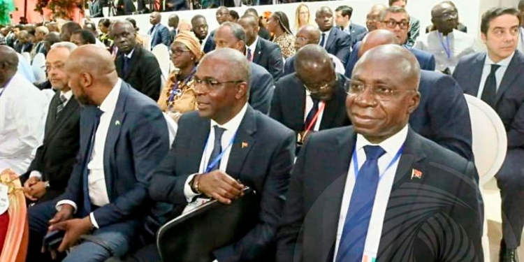 PR João Lourenço sauda Alassane Ouattara na sua investidura