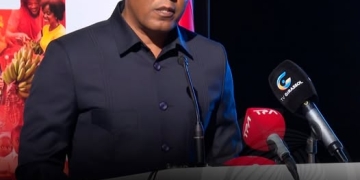 Executivo define meta de 65% de inclusão financeira até 2027