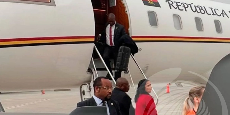 Ministro Téte António participa no Fórum Económico África–Emirados Árabes Unidos