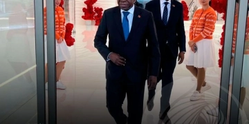 Ministro Téte António participa no Fórum Económico África–Emirados Árabes Unidos