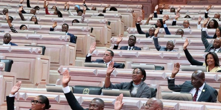 Parlamento aprova, na generalidade, proposta de lei contra informações falsas na internet