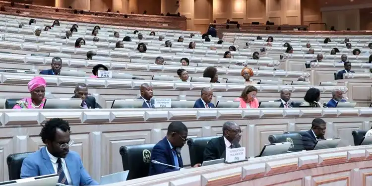 Parlamento aprova, na generalidade, proposta de lei contra informações falsas na internet
