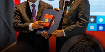 50 anos da Polícia Nacional:  PR João Lourenço condecora Fernando Vaz Torres da Conceição