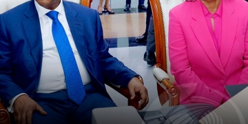 Casal presidencial recebe novo passaporte electrónico