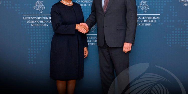 Angola e Lituânia reforçam cooperação bilateral em consultas políticas