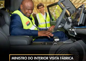 Ministro do Interior visita fábrica de automóveis OPAIA em Icolo e Bengo